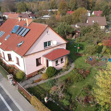 In Blossom Garden Apartment Nove Mesto pod Smrkem